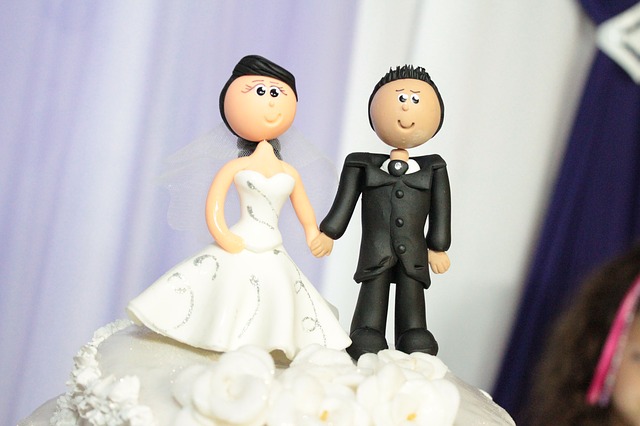 wedding-cake-toppers-115556_640
